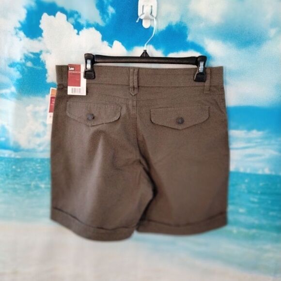 NWT: Lee comfort fit woman's shorts. - Picture 3 of 9